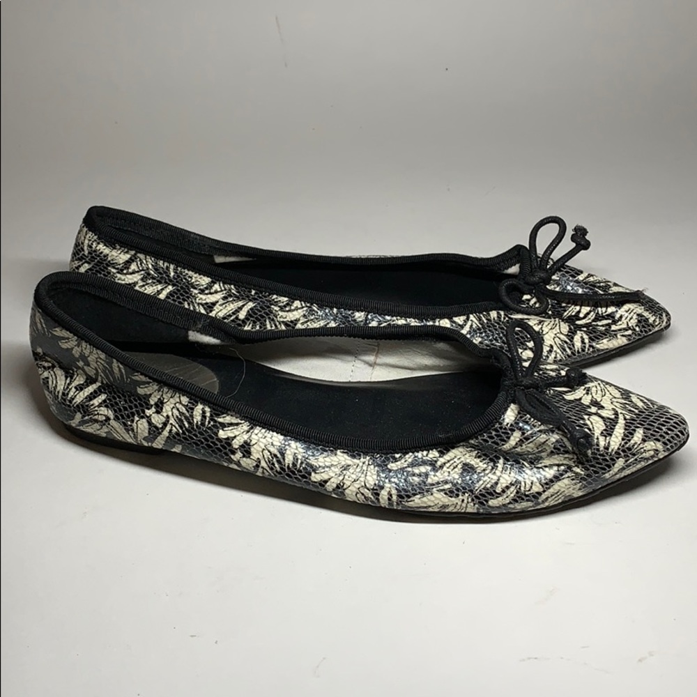 Tahari Blossom Flats Size 8M